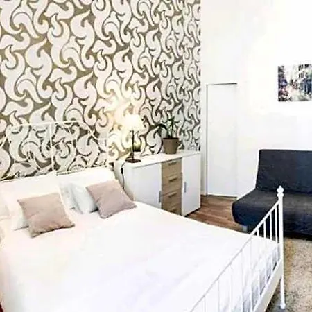 Gallys 4* Prague